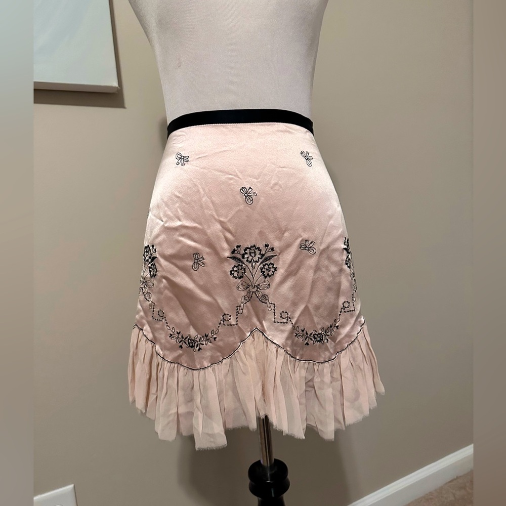 NWT pale pink silk & chiffon Kenzie skirt with black tread & waist details sz8
